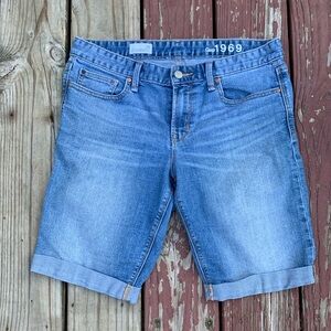 Gap skinny Bermuda denim shorts size 28